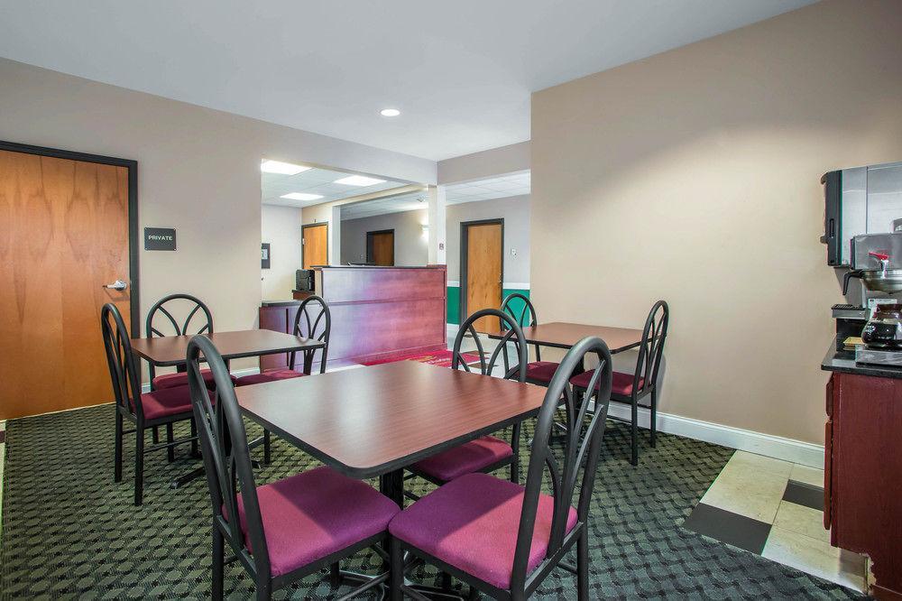 Econo Lodge Harrisburg - Southwest Of Hershey Area Buitenkant foto